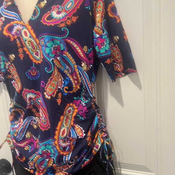 NWOT! Lands’ End Rash Guard - Picture 3 of 7